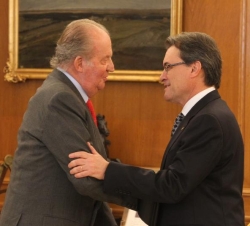 Su Majestad el Rey recibe el saludo del presidente de la Generalitat de Cataluña, Artur Mas i Gabarró